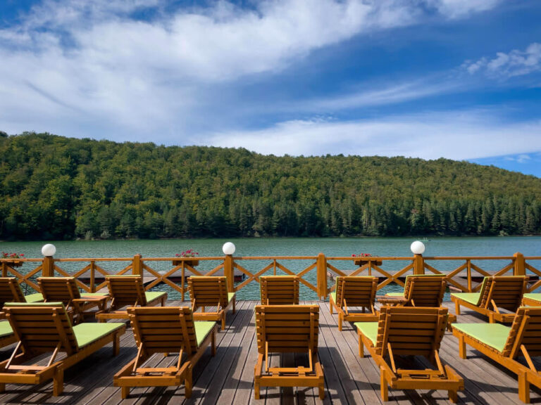 Ośrodek wypoczynkowy nad jeziorem Sławskim – dlaczego warto zaplanować tam swój wypoczynek?